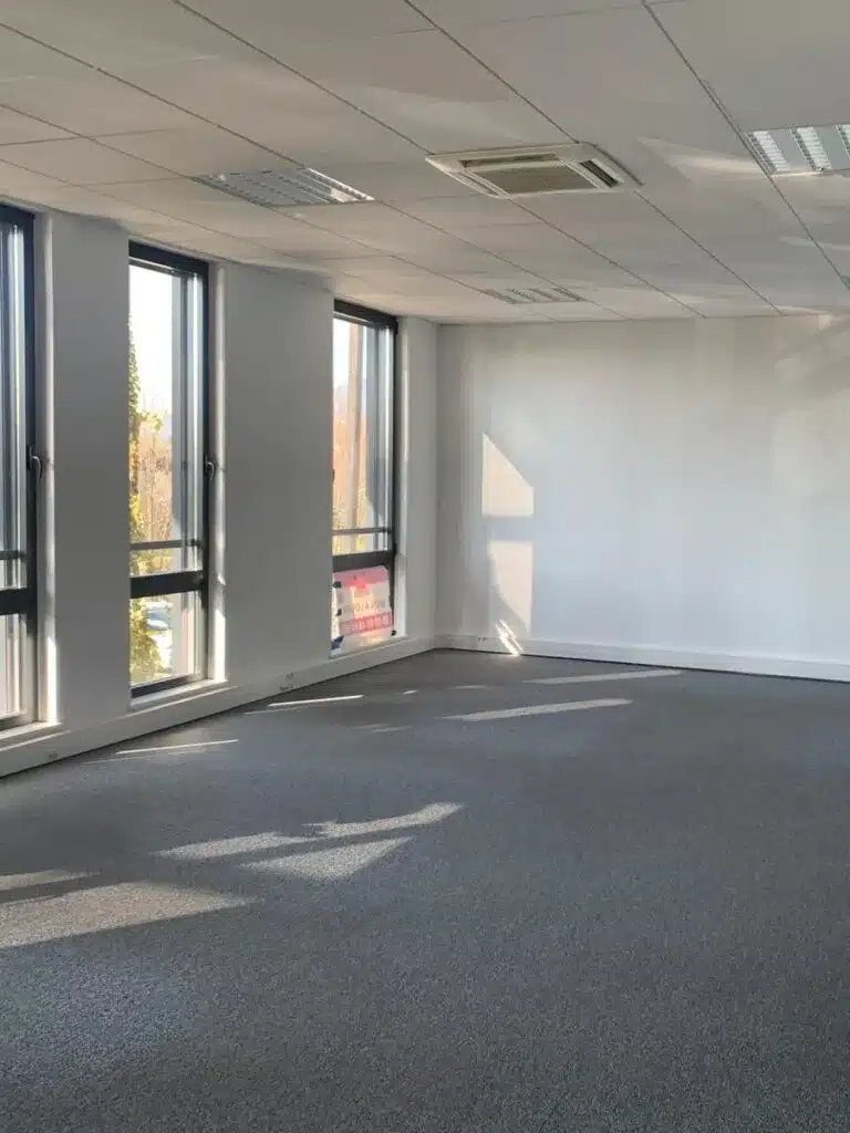 Bureau vide avant aménagement par une architecte d’intérieur en Alsace