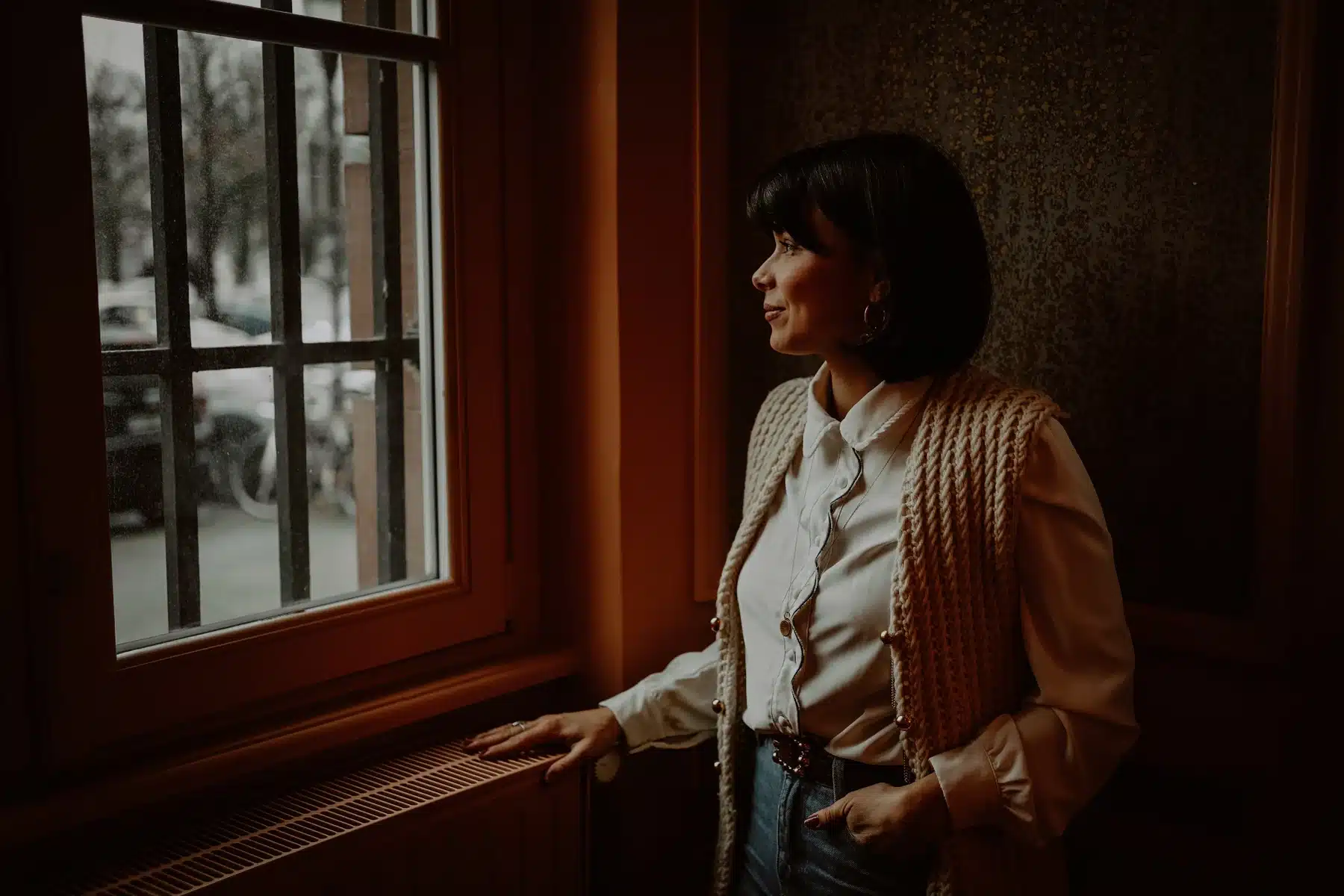 Melissa Froels, qui regarde à la fenêtre Architecte d'intérieur en Alsace - Strasbourg